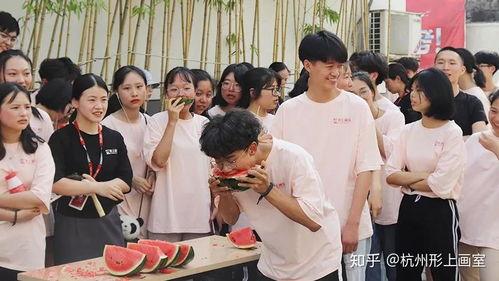 画室老师吃瓜比赛,趣味横生，欢乐无限