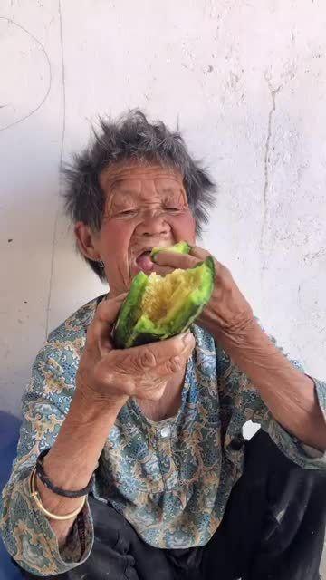 美丽妈妈吃瓜样子图片,美丽妈妈吃瓜瞬间